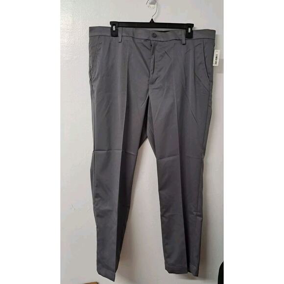 Amazon Essentials Men's Slim-Fit Stretch Golf Pant,‎ Grey, Size 42W x 30L - Picture 1 of 11